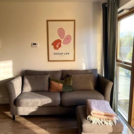 Colourful, Bright And Chic 2 Storey Apartment Манчестер Екстер'єр фото